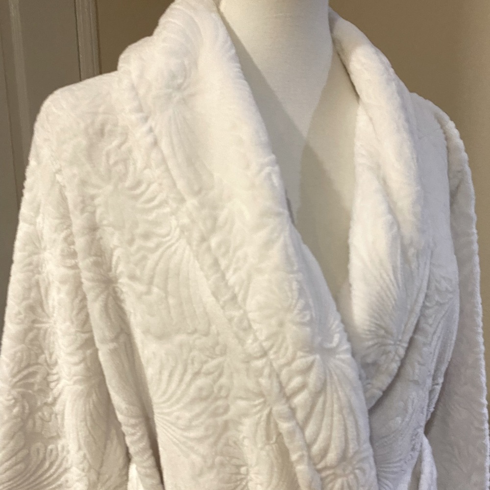 Soft White Robe - Picture 3 of 11